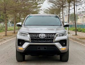 Xe Toyota Fortuner 2.7V 4x2 AT 2020