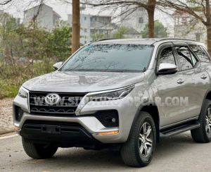 Xe Toyota Fortuner 2.7V 4x2 AT 2020